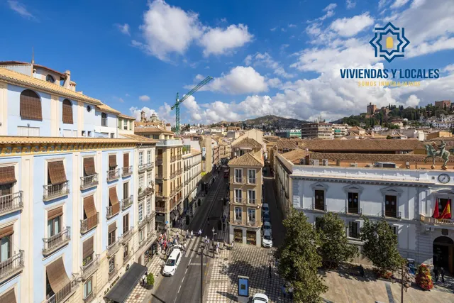 GRAN PISO EN PLAZA DEL CARMEN FRENTE AL AYUNTAMIENTO. — 10