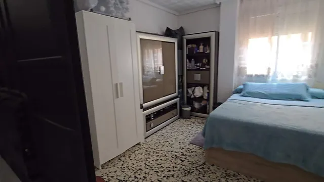 AMPLIO PISO EN  ZONA PLAZA MADRID — 50