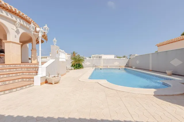 CHALET CON PISCINA PRIVADA EN LA ZENIA - PLAYA FLAMENCA — 3