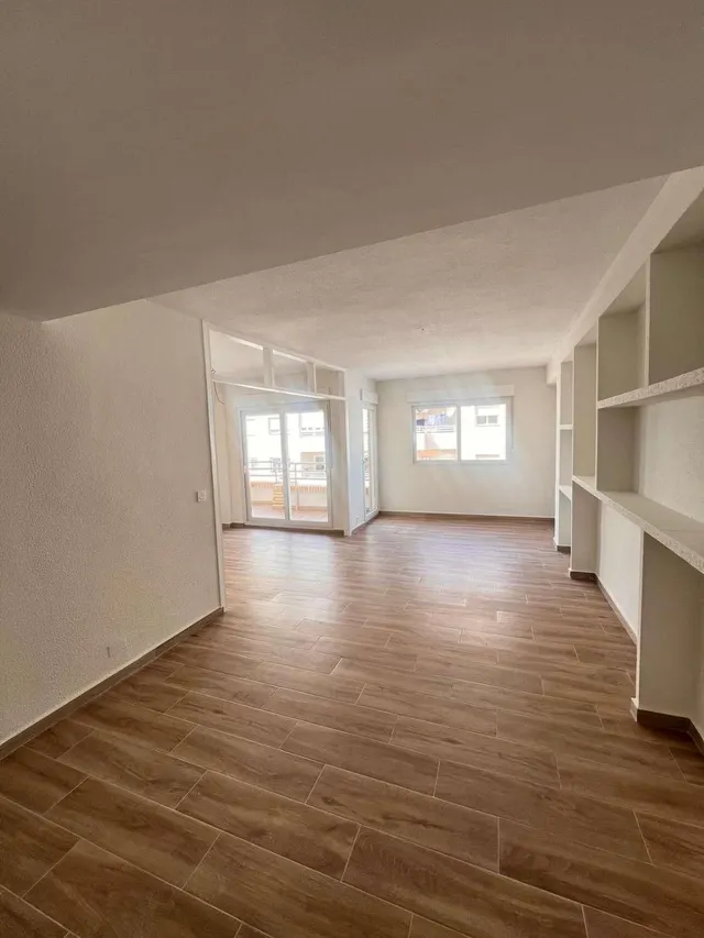Gran apartamento en primera linea del puerto deportivo entorrevieja: 2 hab, 2 baños — 12