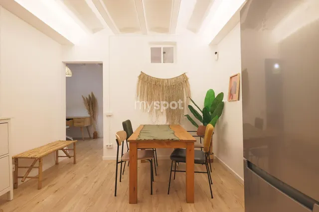 Elegante apartamento reformado de 1 dormitorio en el Raval — 8