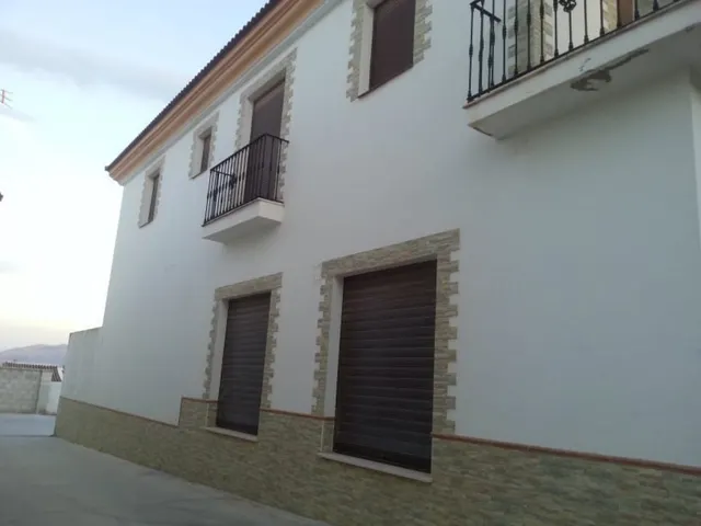Se vende vivienda para terminar con local en planta baja, obra nueva. — 3