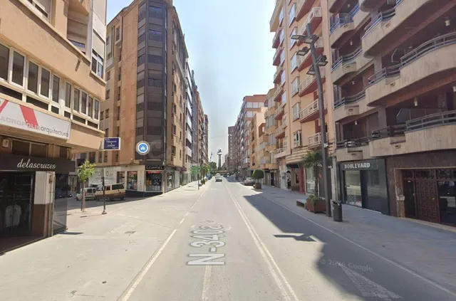 ALQUILER DE PLAZA DE GARAJE EN EL CENTRO - foto 2