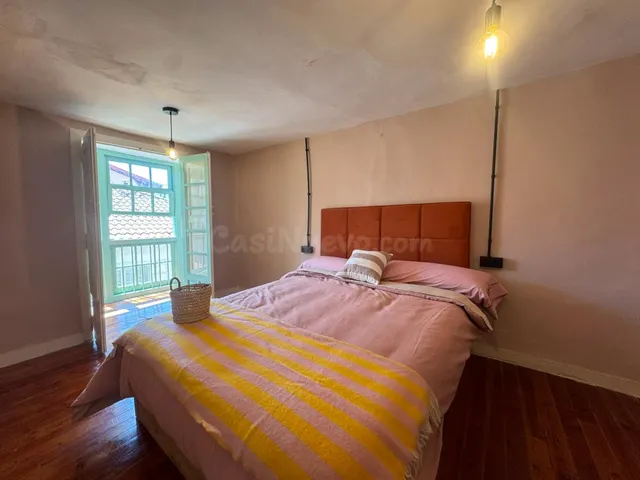 CUATRO habitaciones DISPONIBLES EN ESTE AMPLIO PISO EN PLENO CASCO VIEJO DE OURENSE (CONTRATO TEMPORAL) — 4