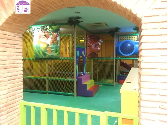 Valazanca alquila bar restaurante con parque infantil — 6