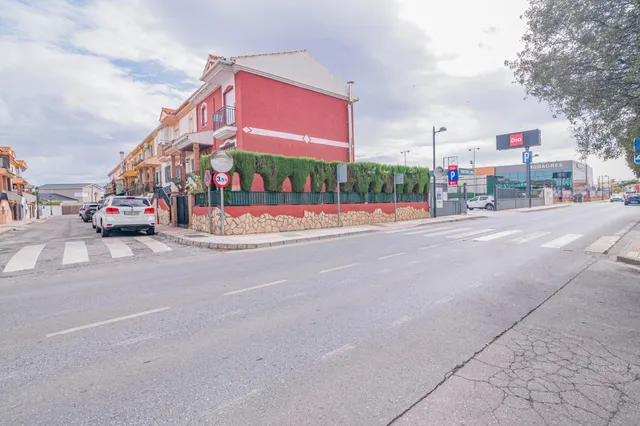 Fantástica casa adosada de 3 plantas con placas fotovoltaicas en Cúllar Vega !! — 46