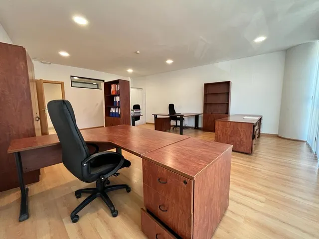 Alquiler de oficina exterior con dos plazas de garaje en Edificio Azabache — 6