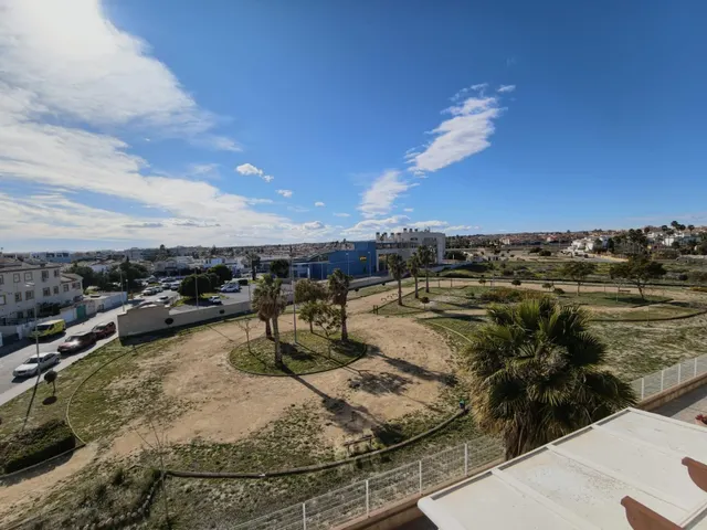 ATICO ENCANTADOR  CON GARAJE Y SOLARIUM PROPIO CON BONITAS VISTAS AL MAR EN ORIHUELA COSTA !!! — 50