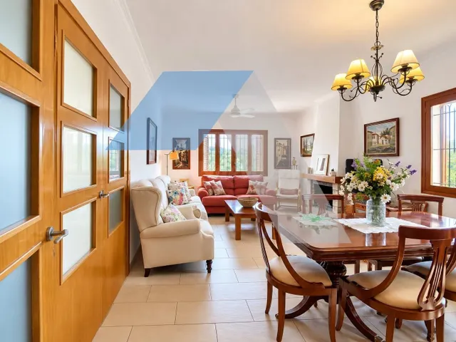 Chalet en parcela urbana con piscina privada en san vicente del raspeig — 4