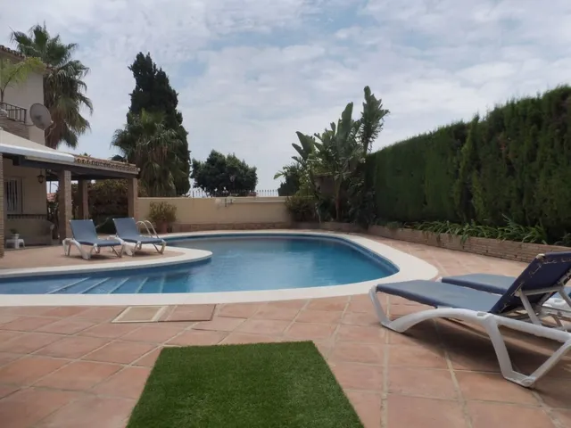 Villa de Lujo de 5 dormitorios en La Carihuela, Torremolinos — 2