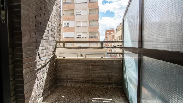 Piso en  Gran Avenida de Elda, buena orientación, amplio e inmejorable ubicación. — 12