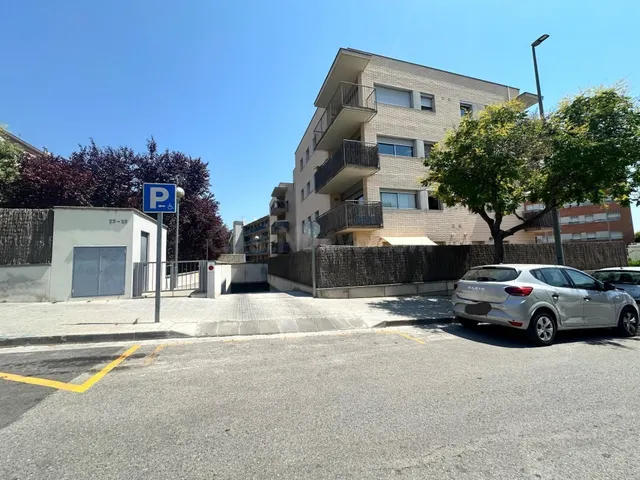 Plaza de aparcamiento XL en la Parada Nova de Manresa - foto 2