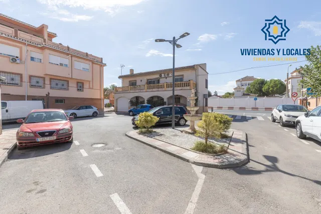 Casa en Armilla con terraza, patio y amplia cochera — 39