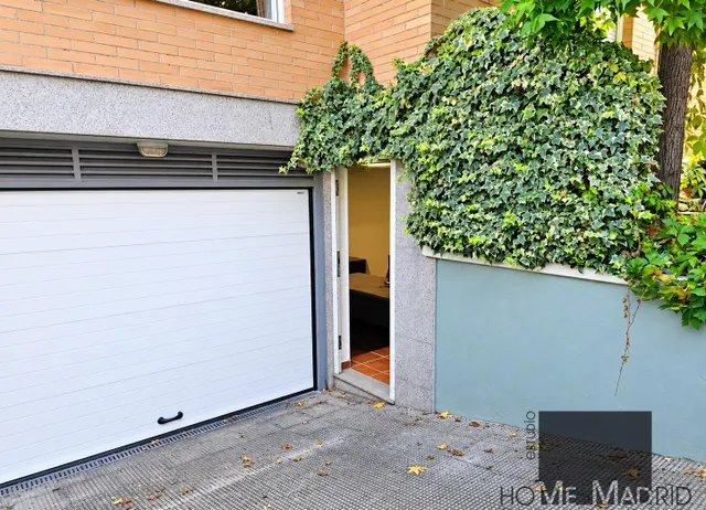 ESTUDIO HOME MADRID ofrece oficina profesional de 52,51 m2, con jardín circundante, en el barrio de Peñagrande. — 14