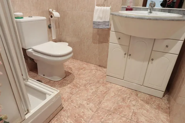 Piso en venta junto a calle Ángel Bruna de 110 m2, 3 dormitorios, baño y aseo, balcon y terraza acristalada — 24