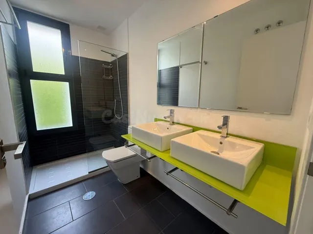 CASA DE UNA PLANTA CON SOLARIUM PRIVADO Y PISCINA | CERCA DE LA FUENTE — 11