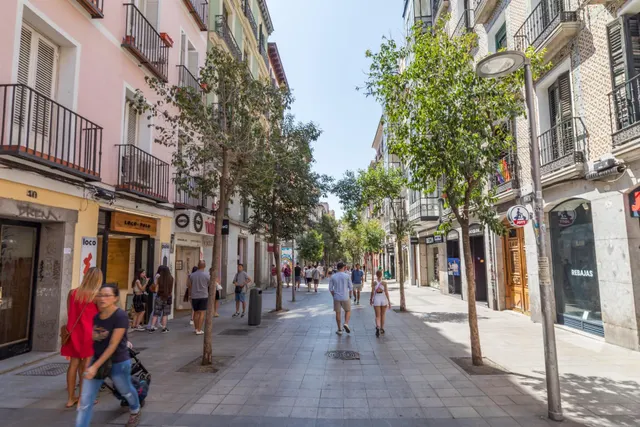 PISO EN FUENCARRAL, TOTALMENTE EQUIPADO Y CON RENTABILIDAD DEL 3,7 % — 26