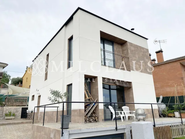 Casa o chalet independiente en venta en Calle d'Enric Morera — 7