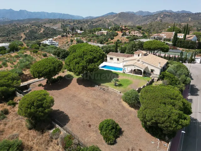 Terreno con vistas al mar en Marbella para construir 4 vivie - foto 4