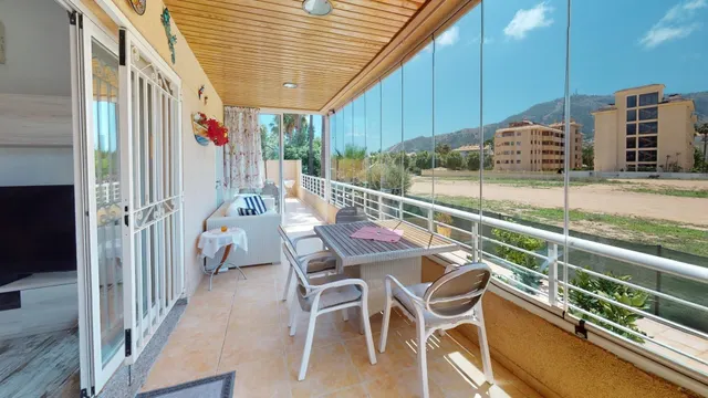 Exclusivo Apartamento de 3 dorm. en Albir — 2