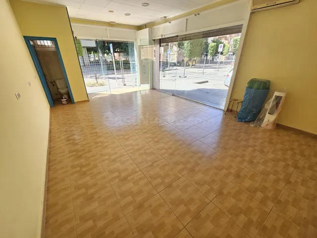 Local esquinero en venta en Malgrat de Mar - foto 2