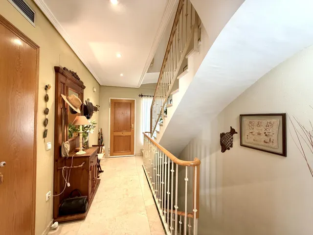 Chalet adosado esquinero con jardín privado, terrazas y garaje doble en La Patacona — 13