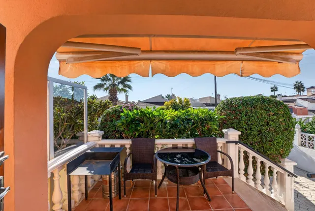 Horizonte - Chalet independiente en Playa Flamenca con jardín, 2 dormitorios y parcela de 303 m2 — 20