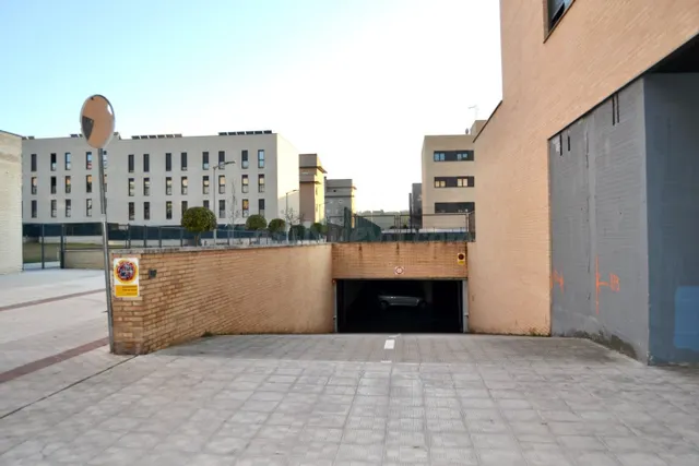 PLAZA DE GARAJE EN SARRIGUREN - foto 3