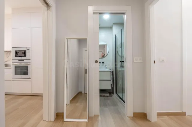 VENTA DE CÉNTRICO PISO CON LICENCIA TURÍSTICA - GRANADA — 3