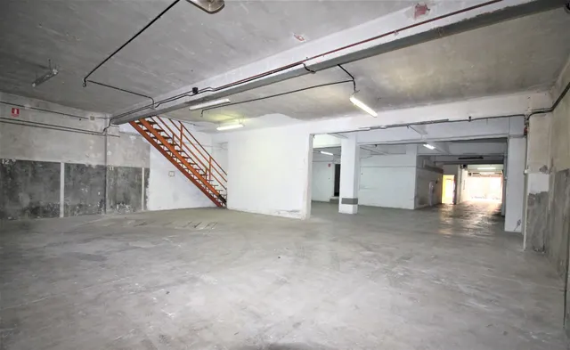 Local en venta Hospitalet del Llobregat — 12