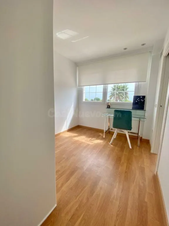 Villa 3 habitaciones 145m² en venta - Casco urbano — 18