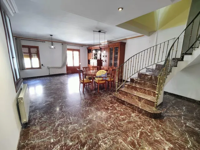 GRAN CASA EN EL CENTRO DE SAGUNTO — 2