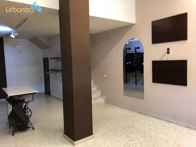 LOCAL ACONDICIONADO EN MARIA AUXILIADORA DE 2 PLANTAS — 3