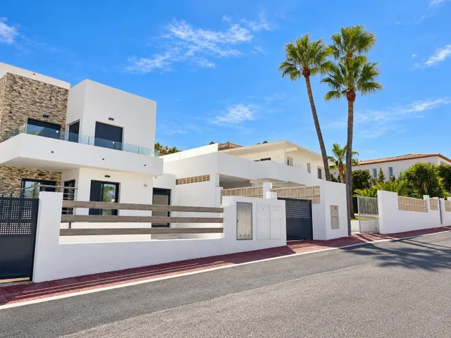 CHALET INDEPENDIENTE DE OBRA NUEVA, 4 DORMITORIOS, 3 BAÑOS, PISCINA EN ZONA MUY TRANQUILA EN ALBIR — 24