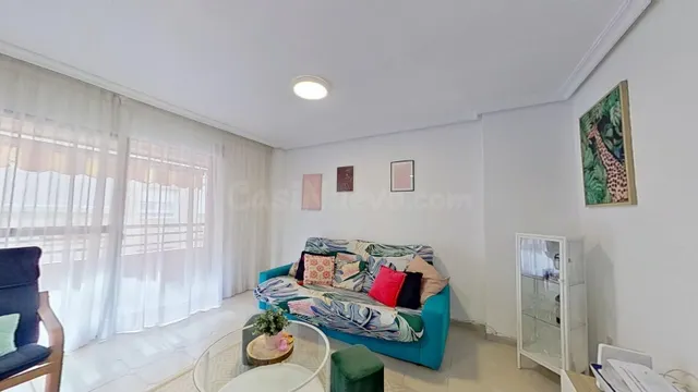 ¡Una ocasión única! Apartamento de 4 dormitorios y 2 baños! - foto 4