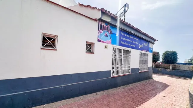 LOCAL COMERCIAL EN ESQUINA CON DOS FACHADAS | LOS OLIVOS, ADEJE — 40