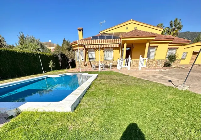 MAGNIFICA CASA A LA FALDA DE LA SIERRA // NO HIPOTECABLE //