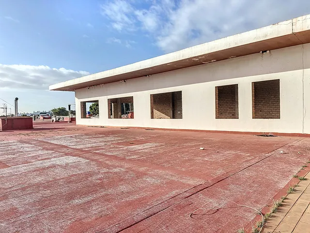 Local comercial 898m² en venta - Costa Del Sol — 24