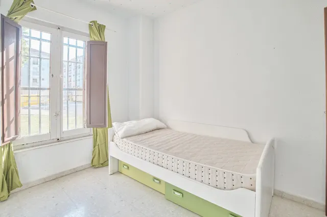 Zona Puertas de Sevilla. Vivienda con amplia terraza de 15 m2. — 12
