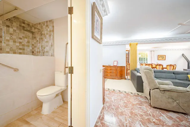 Exclusivo chalet con piscina, gran parcela y apartamento para invitados a menos de 200 metros de la playa — 23