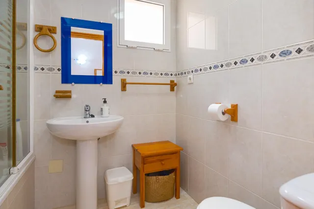 Apartamento de 2 dormitorios con piscina comunitaria en Torrevieja — 18