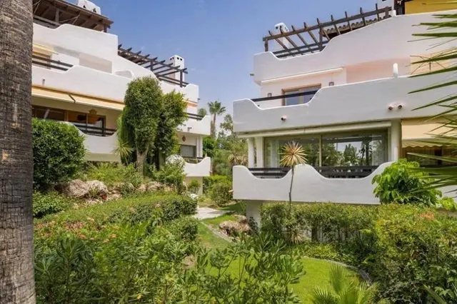 Chalet adosado en la Milla de Oro de Marbella — panorámica de La Concha — 34