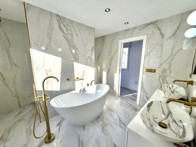 VILLA DE 6 DORMITORIOS Y 2 BAÑOS EN ORIHUELA COSTA (VILLAMARTIN) — 21