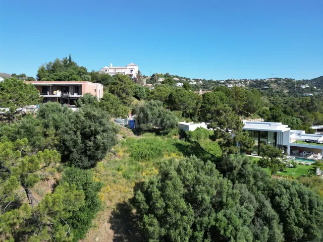 Terreno urbano de 2800 m2 en Benahavís, vistas espectaculares — 2