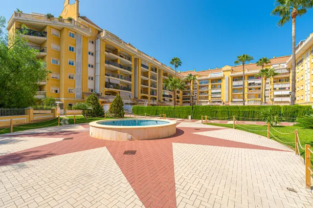 Residencia Denia Plaza. Amplio ático dúplex en venta en el centro de Denia. — 4