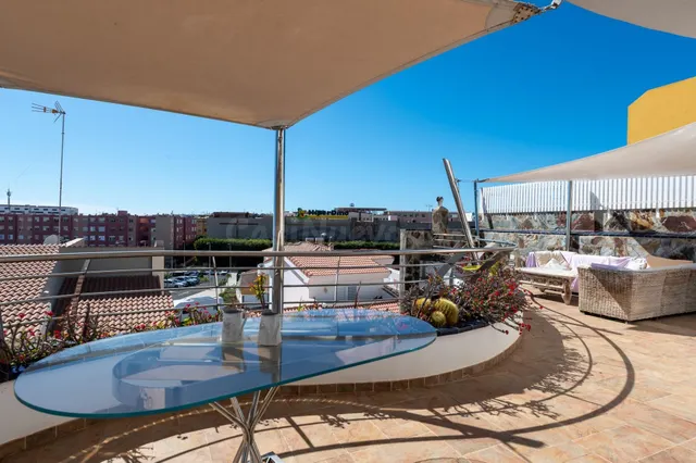 Exclusiva villa de diseño en la prestigiosa zona de Bellavis - foto 2