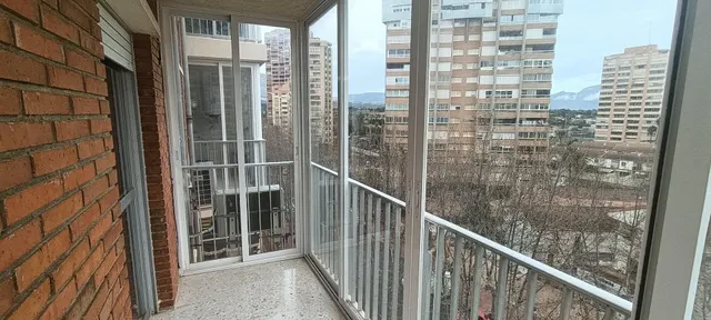 Piso de 3 dormitorios con piscina y garaje en urbanización cerca de la playa — 28