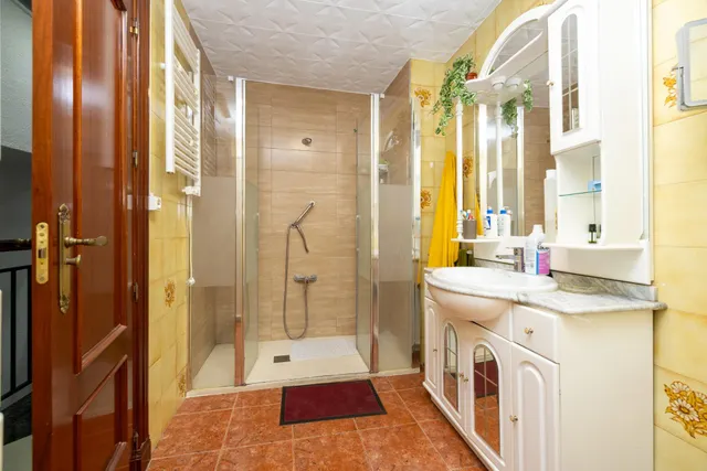 Casa de 5 plantas con 6 dormitorios, terrazas y vistas en Lanjarón – Granada — 21