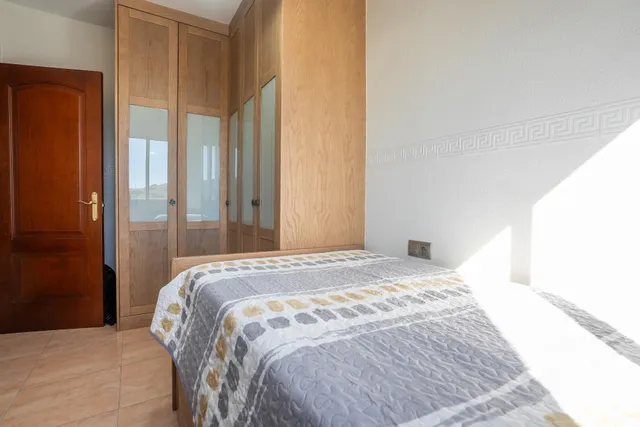 HUERCAL ALMERIA - LOS PINOS: TRIPLEX 4 DORMITORIOS + 3 BAÑOS + GARAJE SOTANO AMPLIO CON BODEGA + PATIO — 36