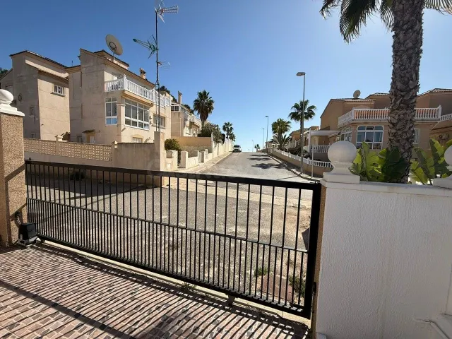 Villa 5 habitaciones 231m² en venta - Villamartin - foto 4